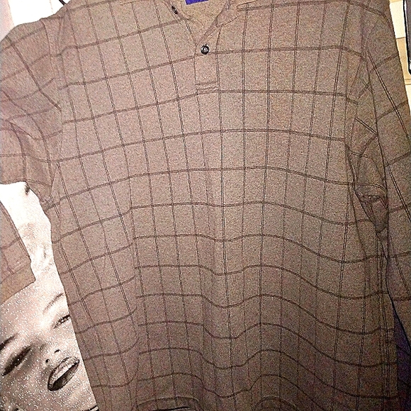 Gray and Green pullover - Picture 1 of 2